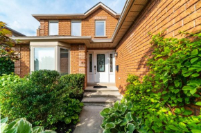 Oakville Family Home-Big Heated Pool-King Bed
